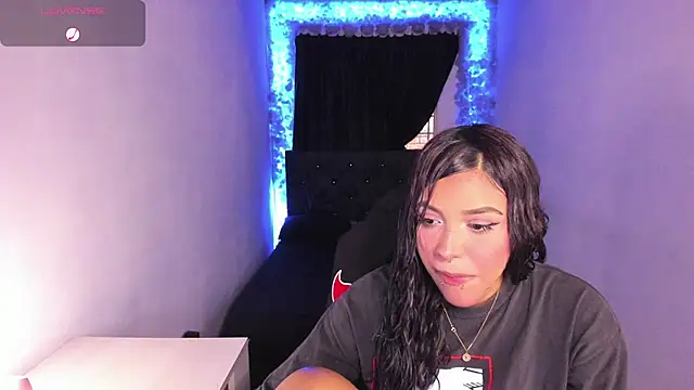 Mariana Hasper  online show from 8, 2, 2025