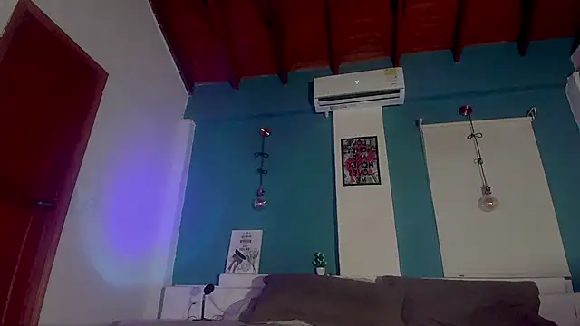 Snapshot of ariana-white- chatting on 22, 10, 2025 ariana-white- online show from 22, 10, 2025