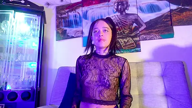 Snapshot of ariana-white- chatting on 14, 4, 2026 ariana-white- online show from 14, 4, 2026