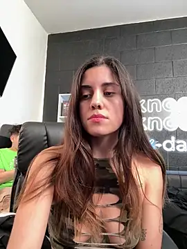 Snapshot of SaraLatinayPrimiciax chatting on 4, 11, 2025 SaraLatinayPrimiciax online show from 4, 11, 2025