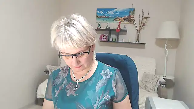 Snapshot of FleurMays chatting on 4, 12, 2024 FleurMays online show from 4, 12, 2024