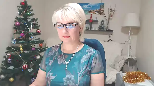Snapshot of FleurMays chatting on 21, 12, 2024 FleurMays online show from 21, 12, 2024