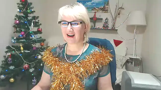 Snapshot of FleurMays chatting on 24, 12, 2024 FleurMays online show from 24, 12, 2024