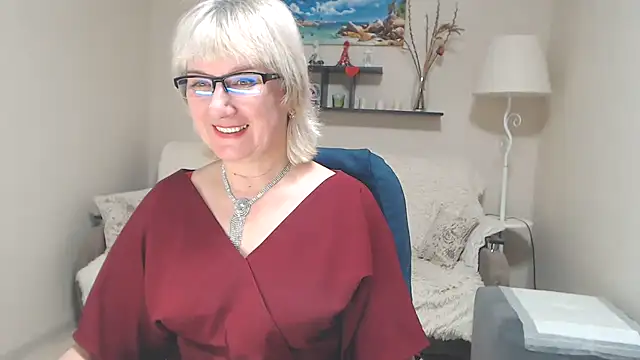 Snapshot of FleurMays chatting on 17, 2, 2025 FleurMays online show from 17, 2, 2025