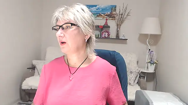 Snapshot of FleurMays chatting on 1, 10, 2025 FleurMays online show from 1, 10, 2025