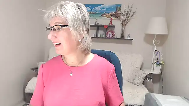 Snapshot of FleurMays chatting on 17, 10, 2025 FleurMays online show from 17, 10, 2025