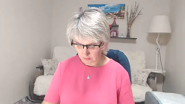 Snapshot of FleurMays chatting on 25, 10, 2025 FleurMays online show from 25, 10, 2025