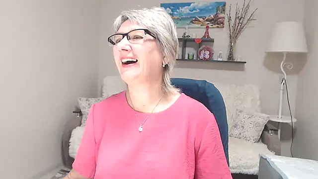 Snapshot of FleurMays chatting on 28, 10, 2025 FleurMays online show from 28, 10, 2025