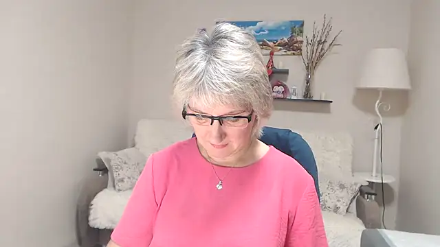 Snapshot of FleurMays chatting on 3, 11, 2025 FleurMays online show from 3, 11, 2025