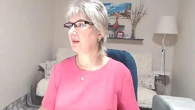 Snapshot of FleurMays chatting on 4, 11, 2025 FleurMays online show from 4, 11, 2025