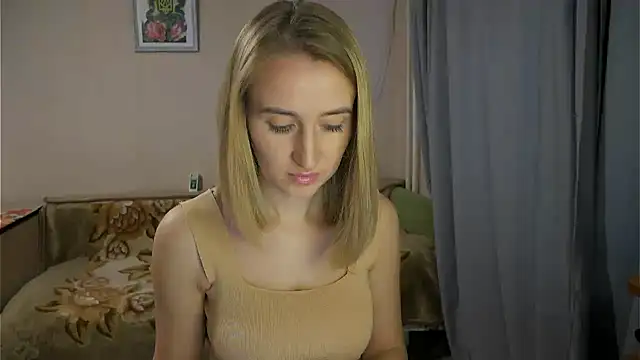 Snapshot of Sophiloren chatting on 5, 12, 2024 Sophiloren online show from 5, 12, 2024