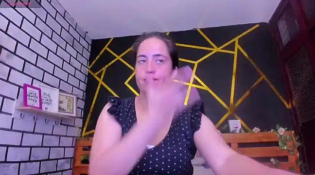Snapshot of kathina_giraldo chatting on 12, 12, 2024 kathina giraldo online show from 12, 12, 2024