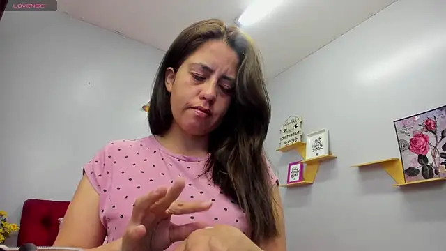 Snapshot of kathina_giraldo chatting on 3, 10, 2025 kathina giraldo online show from 3, 10, 2025