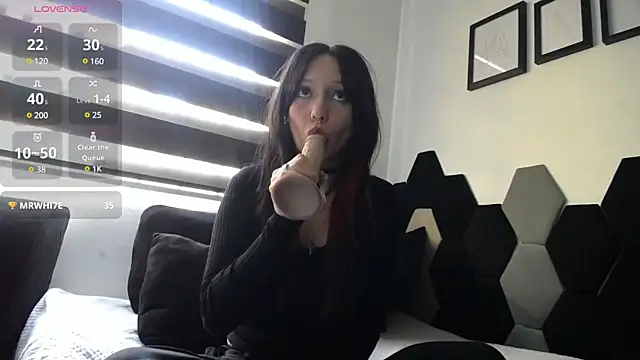 Maki Zein online show from 13, 1, 2025