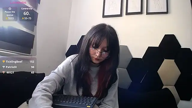 Maki Zein online show from 17, 2, 2025