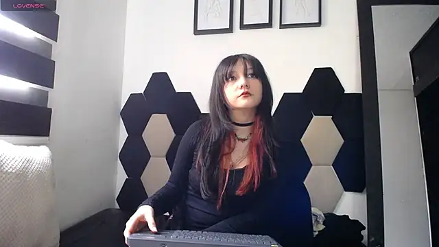 Maki Zein online show from 21, 2, 2025