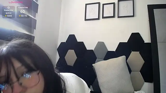 Maki Zein online show from 27, 2, 2025