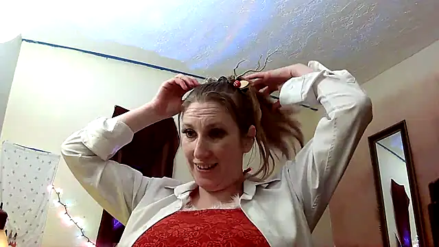 Snapshot of lilyhornyhousewife chatting on 14, 12, 2024 lilyhornyhousewife online show from 14, 12, 2024