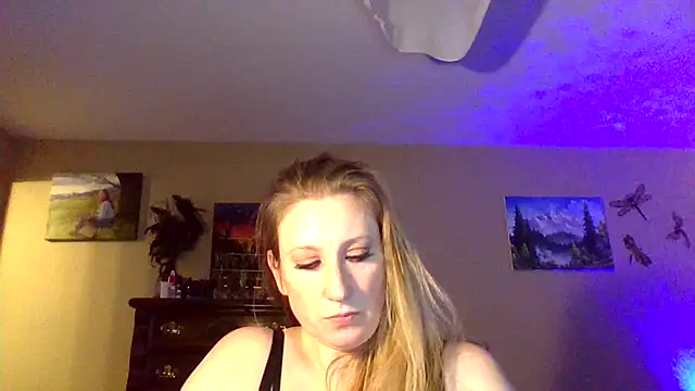 Snapshot of lilyhornyhousewife chatting on 13, 1, 2025 lilyhornyhousewife online show from 13, 1, 2025