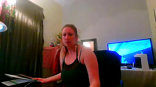 Snapshot of lilyhornyhousewife chatting on 18, 3, 2025 lilyhornyhousewife online show from 18, 3, 2025