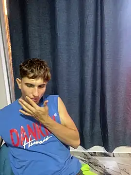 Snapshot of oliver_Lz chatting on 22, 10, 2025 oliver Lz online show from 22, 10, 2025