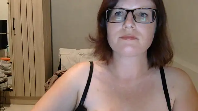 Snapshot of CrimsonMistress chatting on 15, 10, 2025 CrimsonMistress online show from 15, 10, 2025