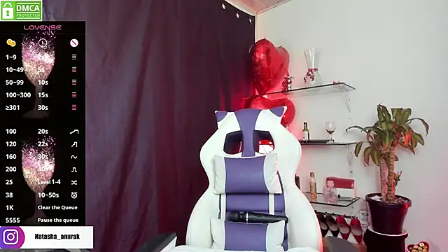 natashaanurak online show from 11, 3, 2025