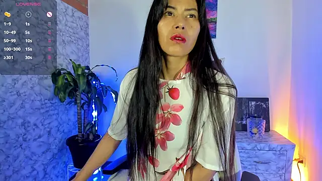 natashaanurak online show from 15, 9, 2025