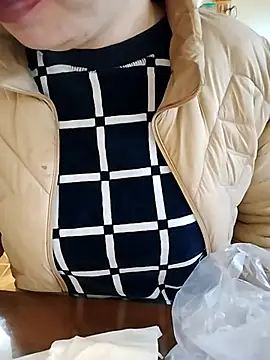 Snapshot of JasminePham chatting on 25, 11, 2025 JasminePham online show from 25, 11, 2025