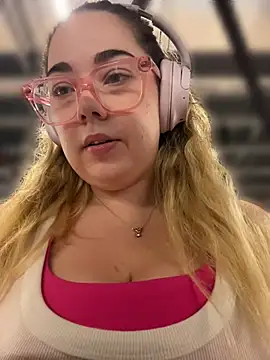 Snapshot of brooklynivy chatting on 15, 4, 2026 brooklynivy online show from 15, 4, 2026