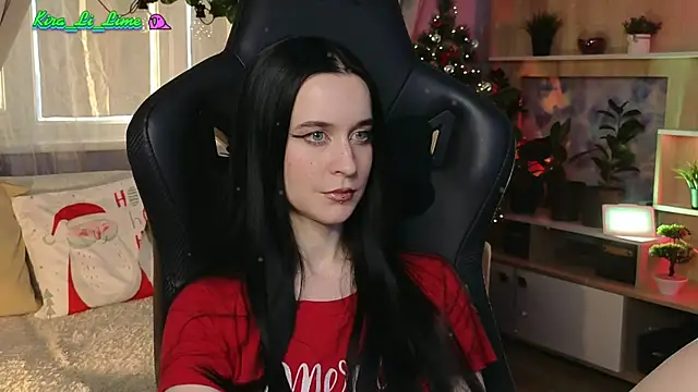 Snapshot of KiraLiLime chatting on 5, 1, 2025 KiraLiLime online show from 5, 1, 2025