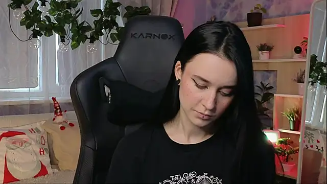 Snapshot of KiraLiLime chatting on 6, 2, 2025 KiraLiLime online show from 6, 2, 2025
