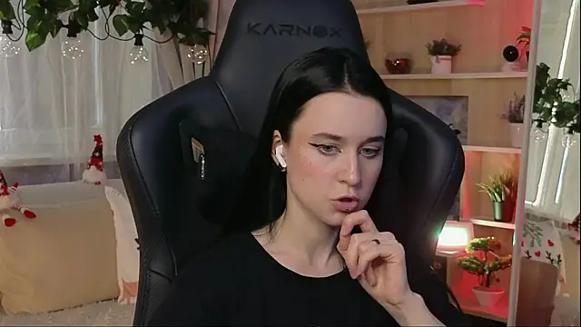 Snapshot of KiraLiLime chatting on 6, 2, 2025 KiraLiLime online show from 6, 2, 2025