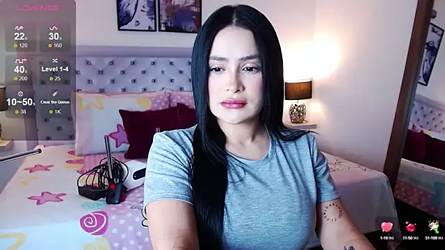 Snapshot of sarascottt chatting on 4, 10, 2025 sarascottt online show from 4, 10, 2025