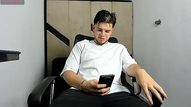 Snapshot of danielclarton1 chatting on 4, 2, 2025 danielclarton1 online show from 4, 2, 2025