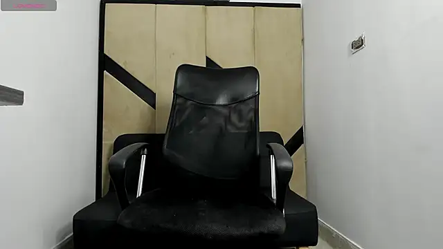 Snapshot of danielclarton1 chatting on 5, 2, 2025 danielclarton1 online show from 5, 2, 2025