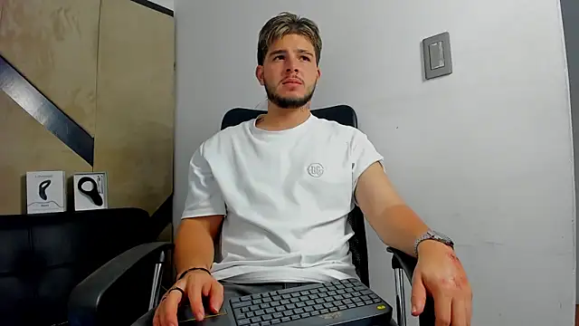 Snapshot of danielclarton1 chatting on 9, 9, 2025 danielclarton1 online show from 9, 9, 2025