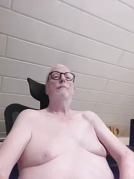 Snapshot of Greyhound70 chatting on 7, 11, 2025 Greyhound70 online show from 7, 11, 2025