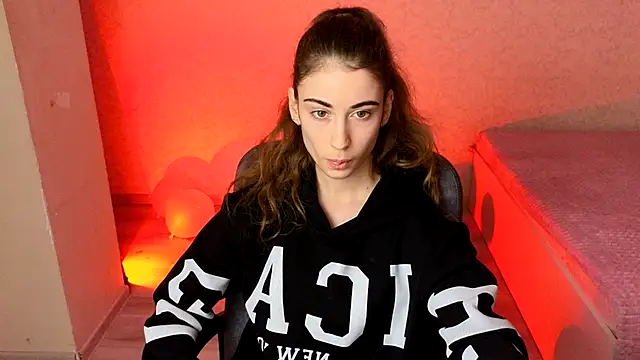 LittleFreya9 online show from 8, 12, 2024