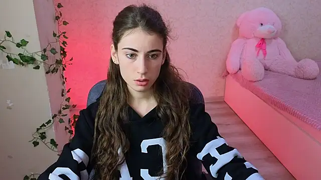 LittleFreya9 online show from 17, 12, 2024
