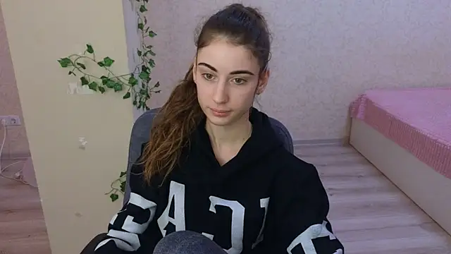LittleFreya9 online show from 31, 12, 2024