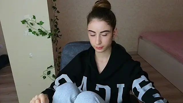 LittleFreya9 online show from 22, 1, 2025