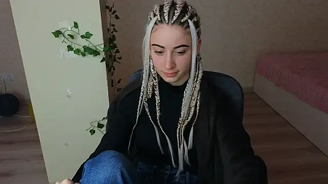 LittleFreya9 online show from 5, 2, 2025