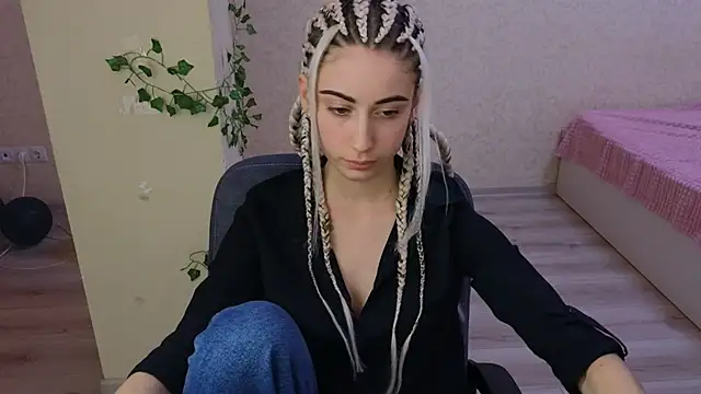 LittleFreya9 online show from 6, 2, 2025