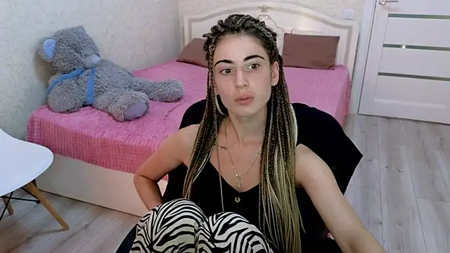 LittleFreya9 online show from 8, 9, 2025