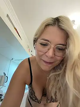 EmyLana online show from 18, 10, 2025