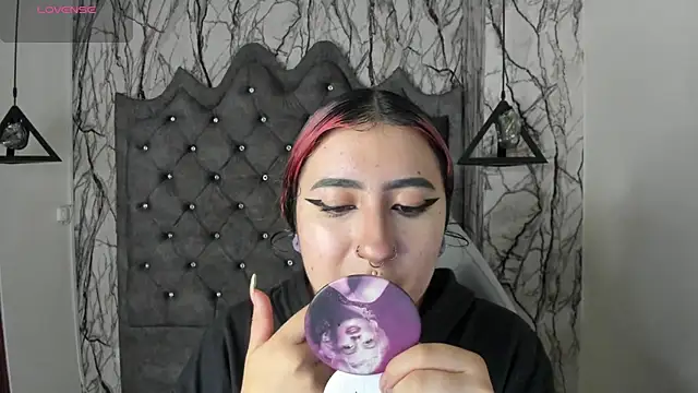 larissa01  online show from 25, 2, 2025