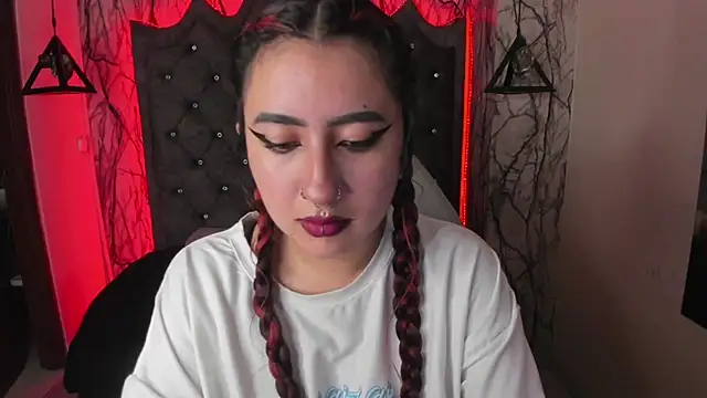 larissa01  online show from 28, 2, 2025