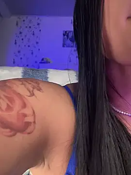 Snapshot of -Loren- chatting on 14, 4, 2026 -Loren- online show from 14, 4, 2026