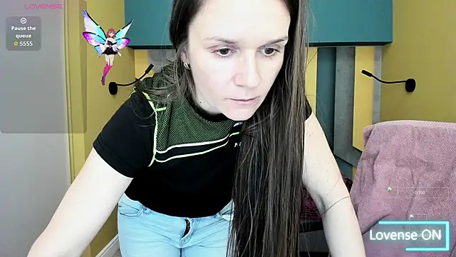 Snapshot of AriaGray chatting on 4, 12, 2025 AriaGray online show from 4, 12, 2025